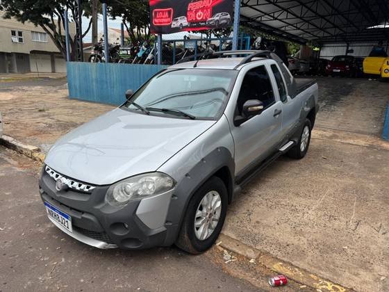 FIAT STRADA 1.8 MPI ADVENTURE CE 16V FLEX 2P MANUAL FIAT STRADA 1.8 MPI ADVENTURE CE 16V FLEX 2P MANUAL